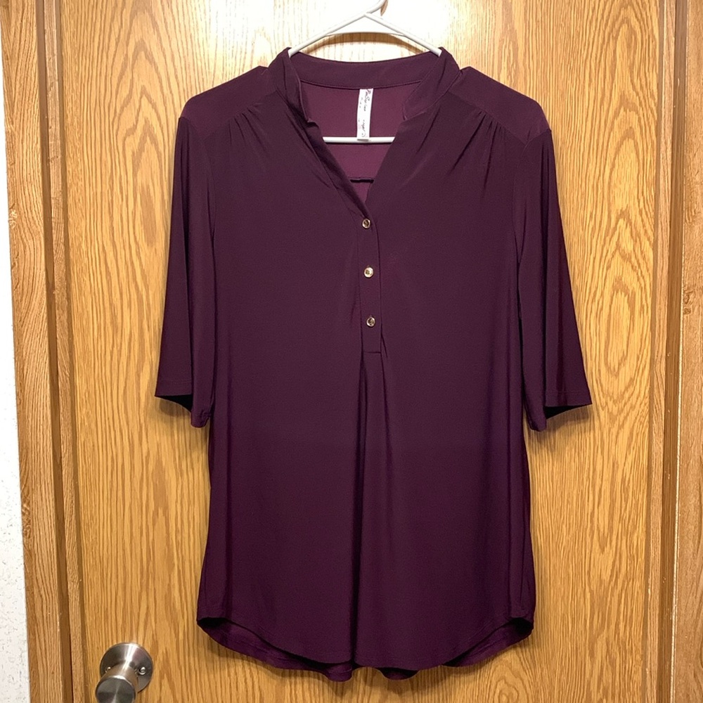 Women’s short sleeve blouse